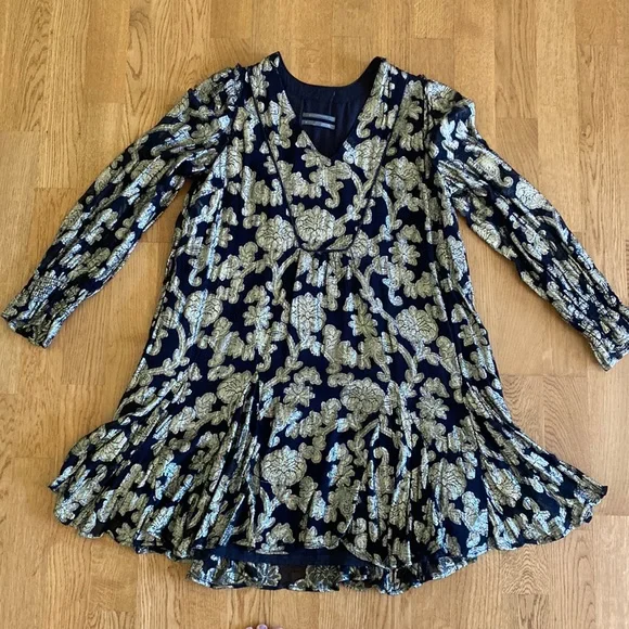 green emerald velvet dress Farm Rio X Anthropologie Maxi Dress – MODE Consignment